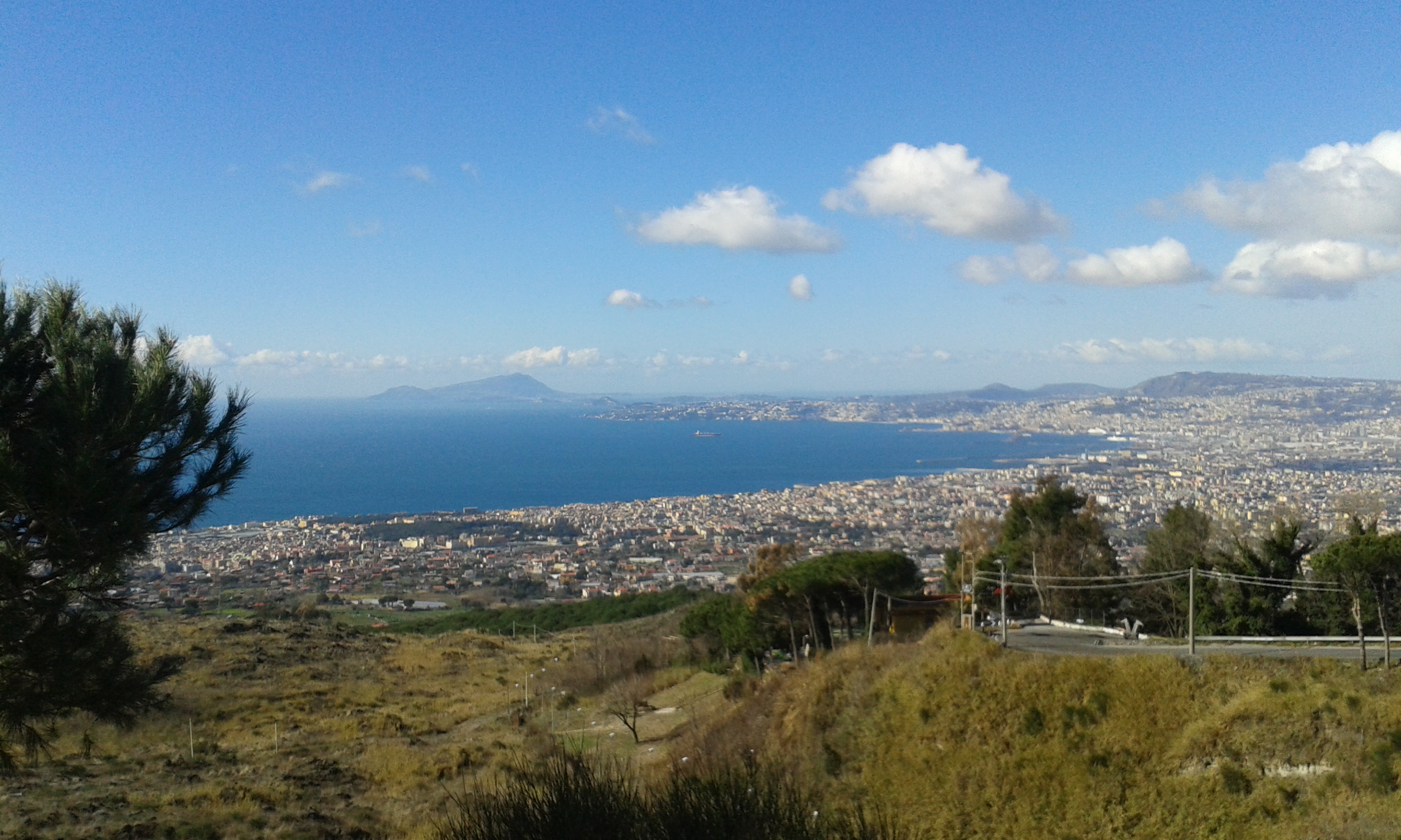 Vue sur Naples depuis la base du Vésuve