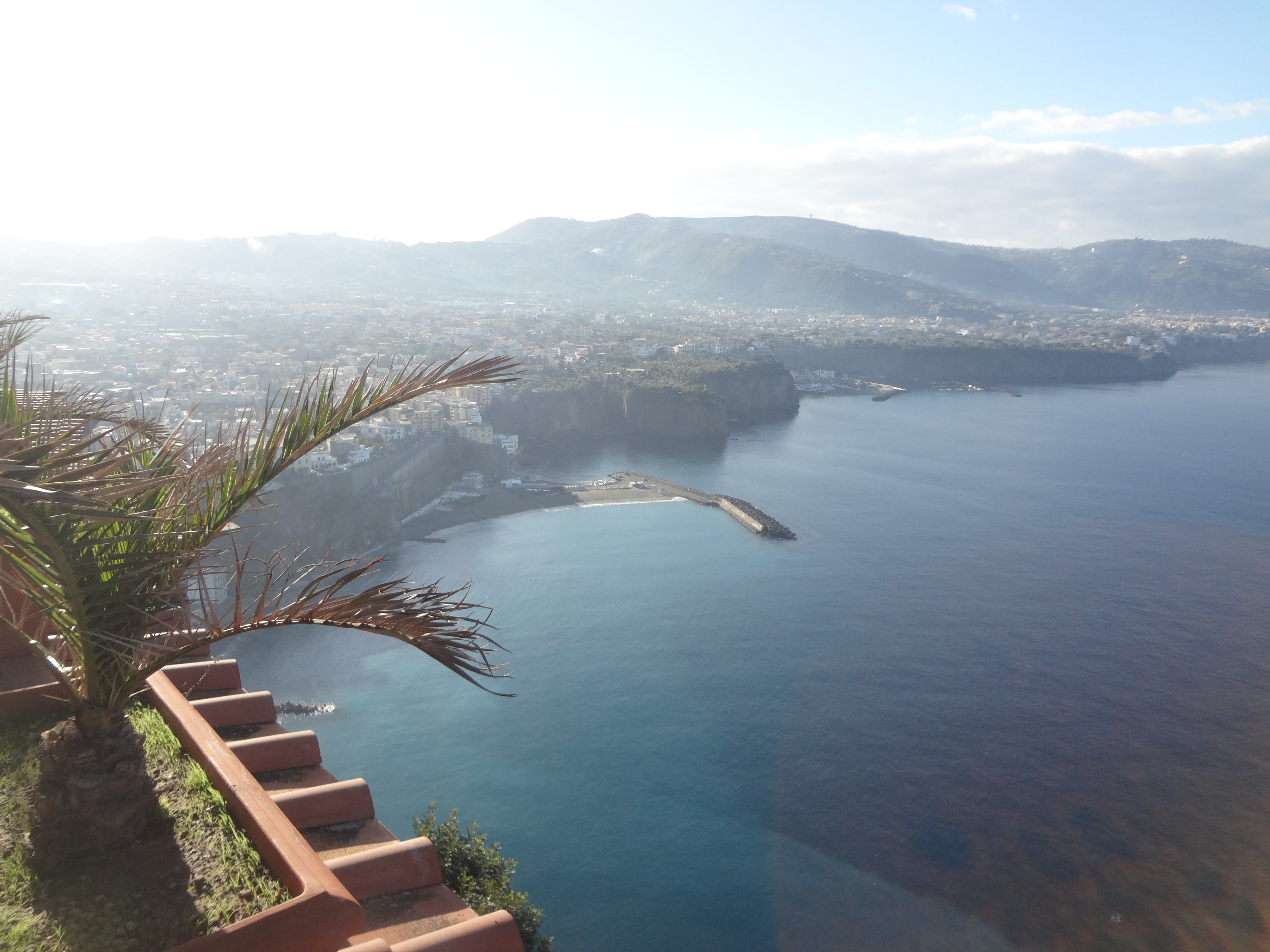 Depuis la corniche, sue sur le golfe de Sorrente